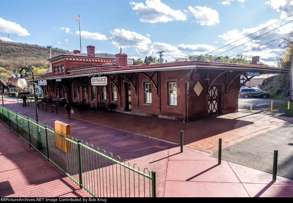 Tamaqua Station ex-Reading Company passenger depot, now used as a restaurant